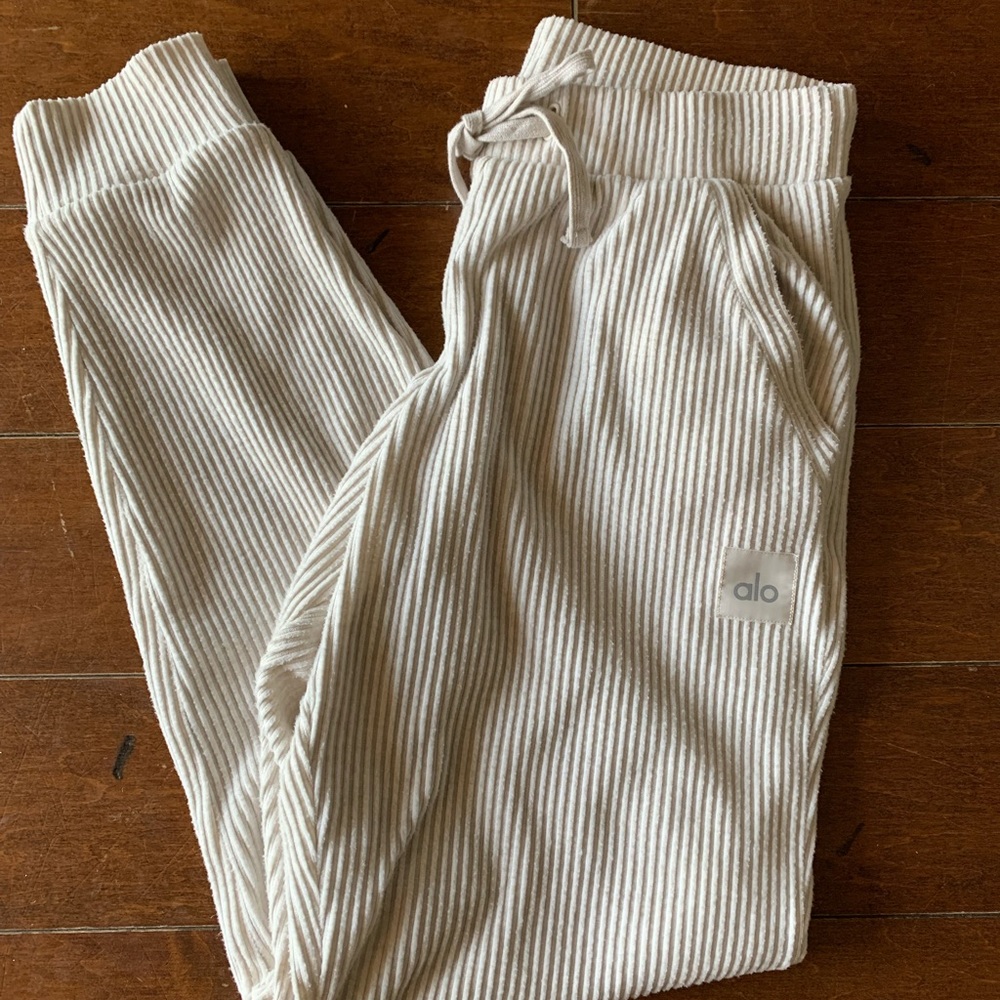 Alo Yoga Muse Sweatpants